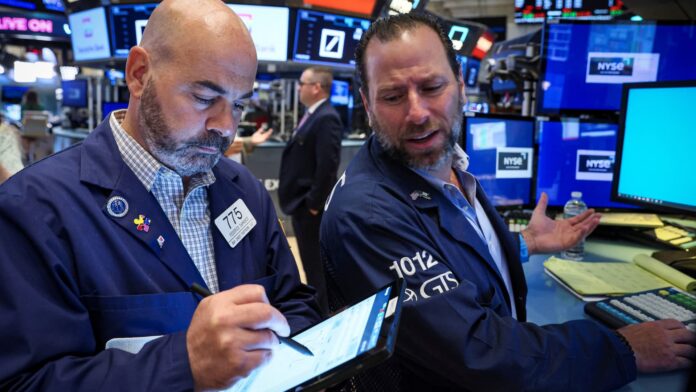 Stock futures rise as Wall Street awaits more bank earnings