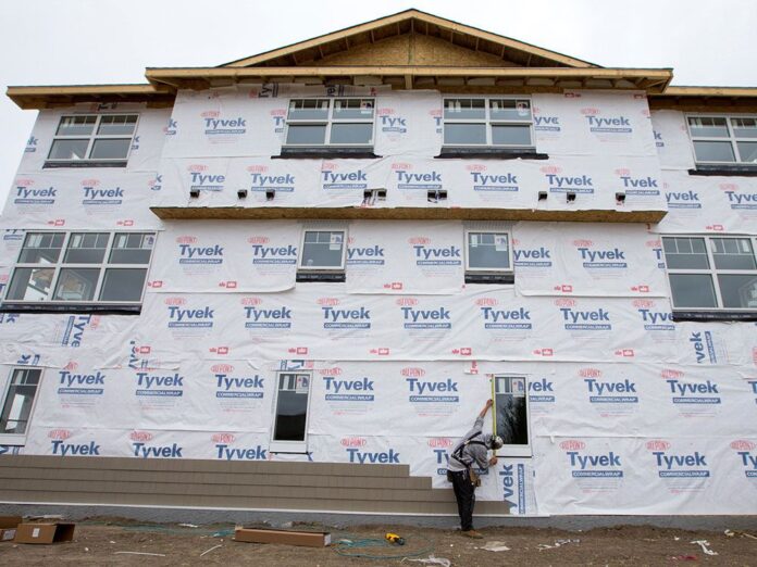 Housing starts reverse gains as Toronto construction plunges 47%