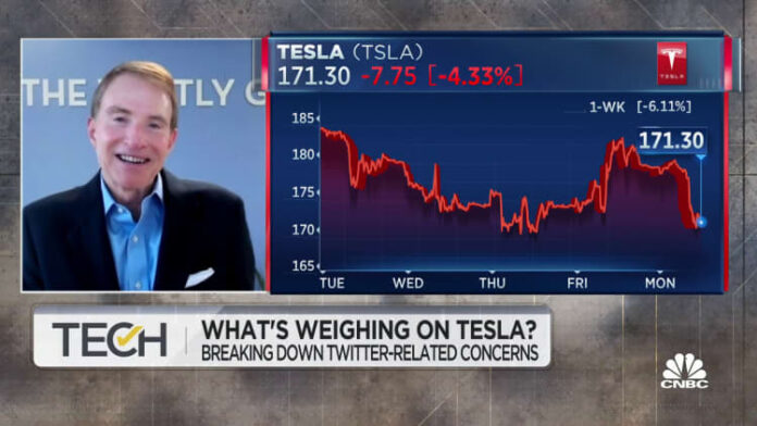 Musk runs five companies – who wouldn't be overwhelmed, says fmr.  Tesla board member