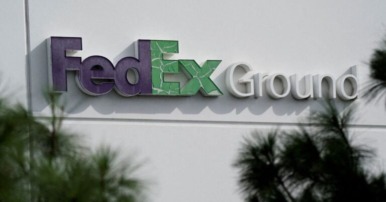 FedEx to fold Canada contractor-based Ground unit into Express