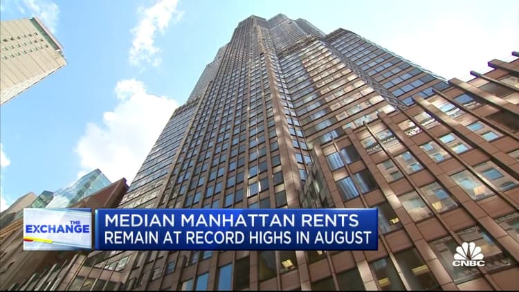 Average rents in Manhattan remain at record highs in August