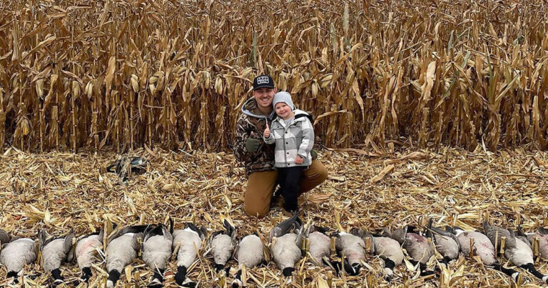 Toronto Blue Jays pitcher poses with pile of dead Canada geese he shot with his kid