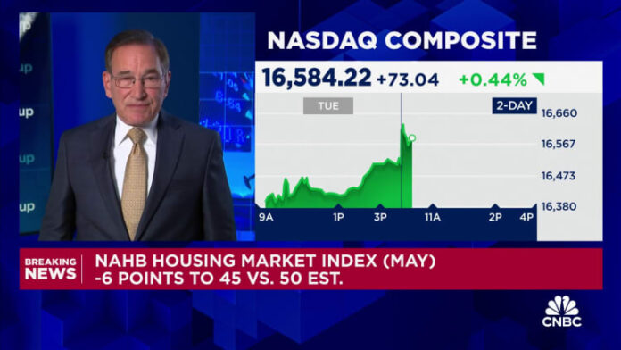 The mood among house builders collapses in May