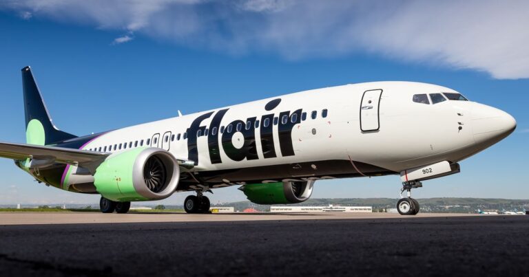 Boeing 737 with 179 passengers returns to Toronto after windshield shatters