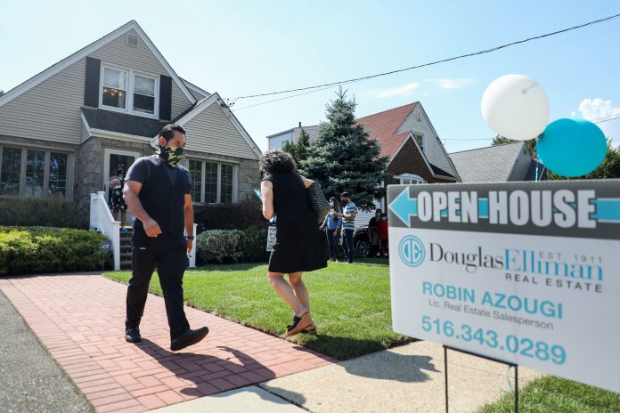 October pending home sales fall, as high prices take toll on buyers