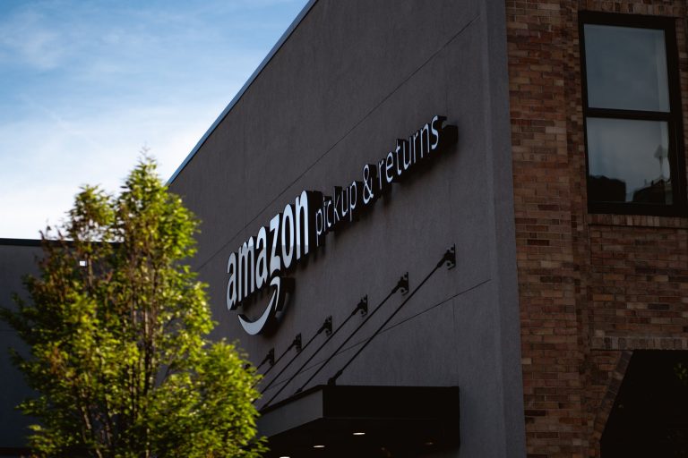 Jeff Bezos' Amazon could end up bankrupt for these reasons, according to specialist