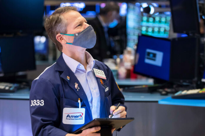 Stock futures inch higher after S&P, Nasdaq fall to start the week