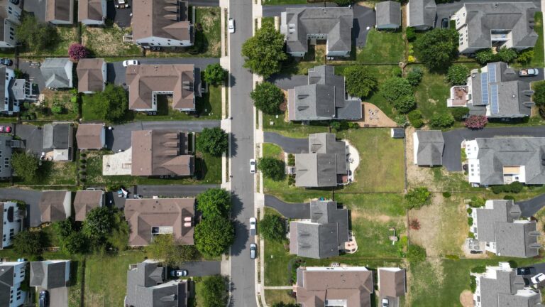 Mortgage demand drops to its lowest level since July, as interest rates return to summer highs