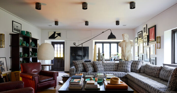Relaxation and Luxury Meet in Alfredo Paredes’s Home Studio Relaxation and Luxury Meet in Alfredo Paredes’s Home Studio