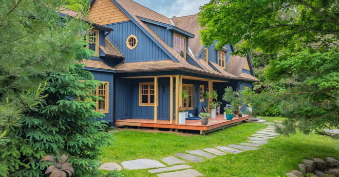 $2.1 Million Homes in Muskoka, Ontario