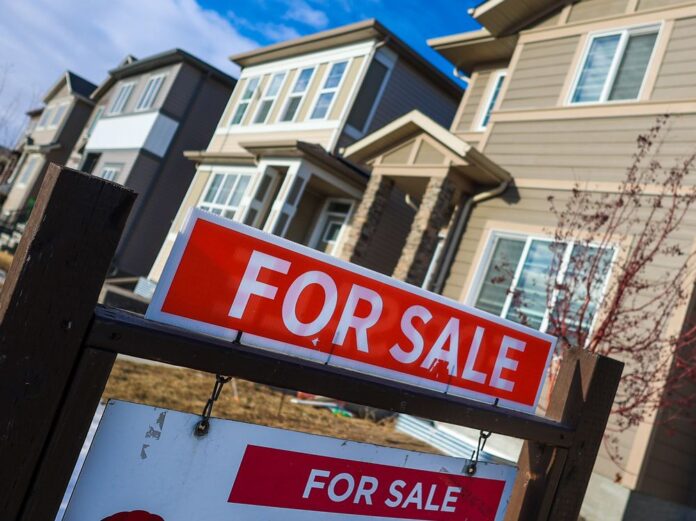 Although interest rates are significantly lower than last year, 38 percent of Canadians to buy a house stated that they are waiting for interest rates below three percent or even lower, according to the survey. 