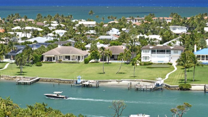 ​Here's how the luxury real estate market is splitting up