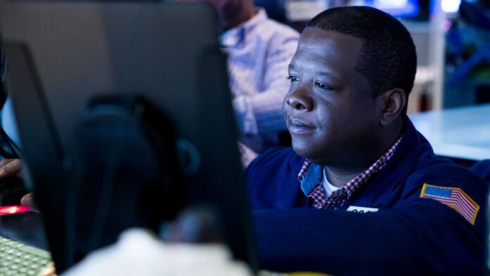 Wells Fargo, Goldman raised their dividends. How they match up versus other Club names