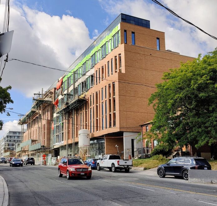 Dual-Tone Brickwork Reaches Final Floors at Leaside Common on Bayview