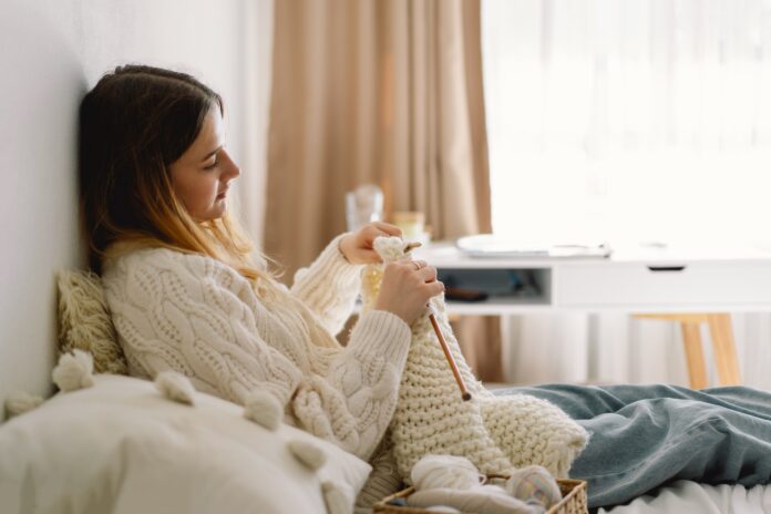 Teengirl -Stricken zu Hause. Handgefertigt und Hobby.