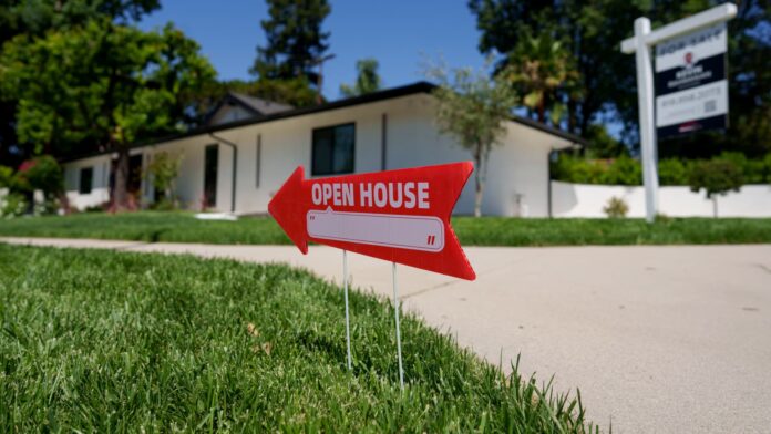 Mortgage demand drops to lowest level since May