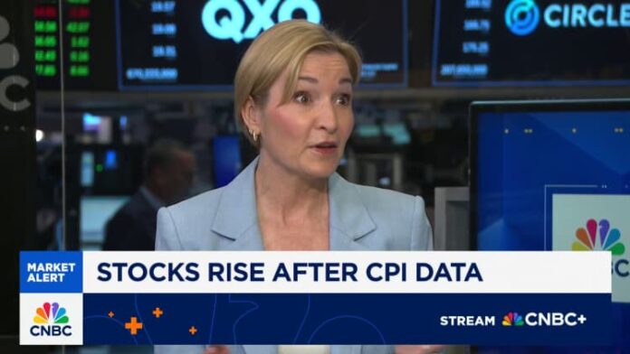There are now downward risks on the job market, says Ellen Zentner from Morgan Stanley