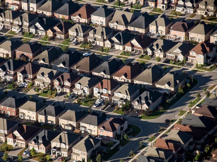 The decline in apartment sales and prices began when interest rates rose after February 2022.