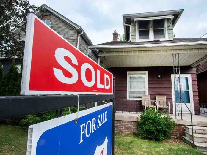Toronto Home's turnover rose in July, the Regional Real Estate Board announced in Toronto.