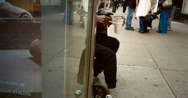 A Tap-to-Pay Society Is Leaving These New Yorkers Behind