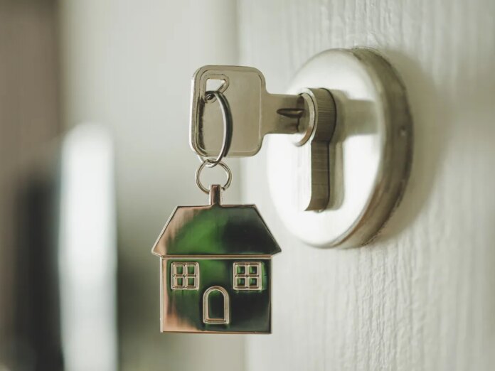 If economists are right that rates don't have much room to fall (unless there's a shock), should more borrowers pay longer and closer attention to lock-in?