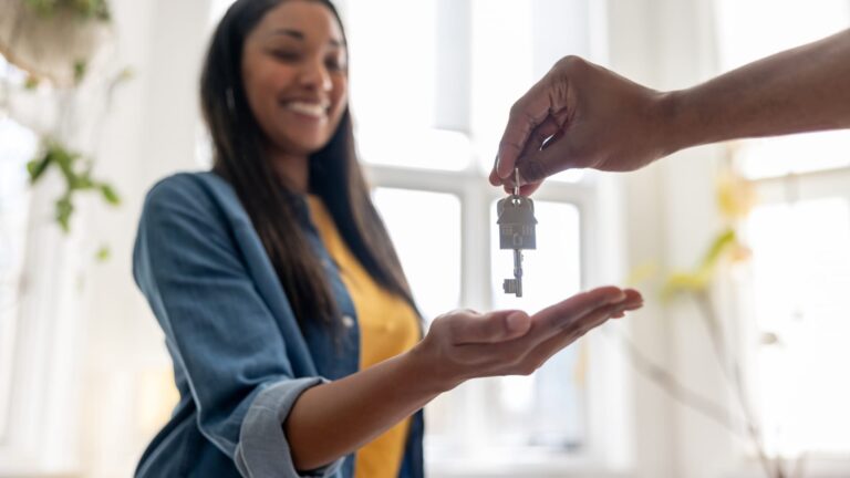 Single women first-time homebuyers' income beats solo men