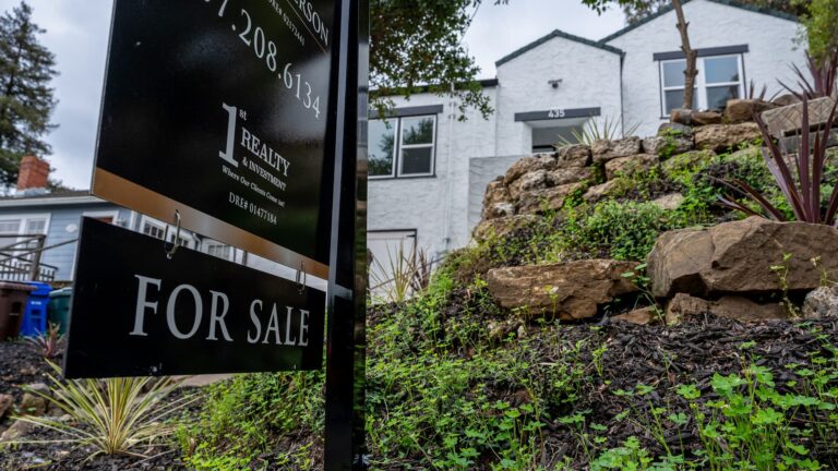 Mortgage rates sink again, and homebuyers jump back in