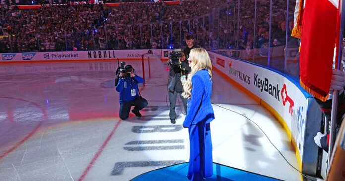 Buffalo Sabres fans help singer with ‘O Canada’ after microphone malfunction – Boston 25 News