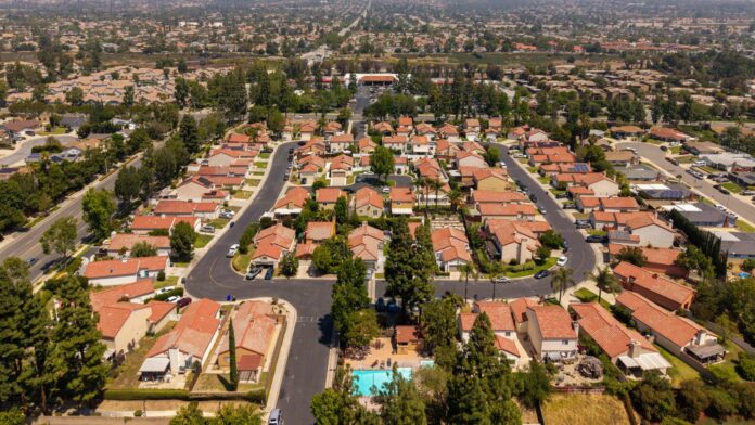 Mortgage refinance demand drops 18%